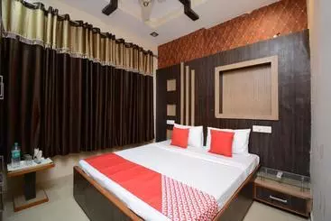 Hotel Oyo 29312  Royal S