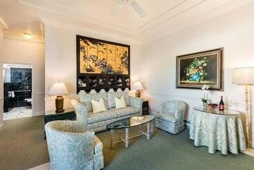 ホテル Tally Ho Inn