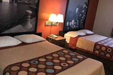 Motel Super 8 By Wyndham Richfield Cleveland