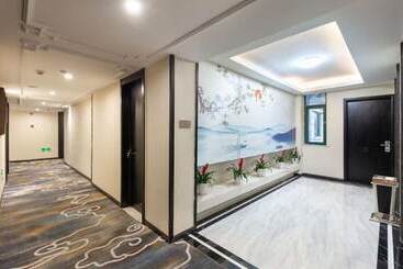 Hotel Yiwu Luck Bear