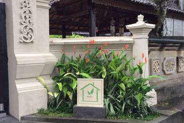 آپارتمانهای توریستها Martin's Guest House