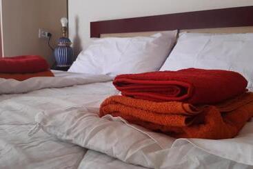 تختخواب و صبحانه Home Sweet Home   Guest House