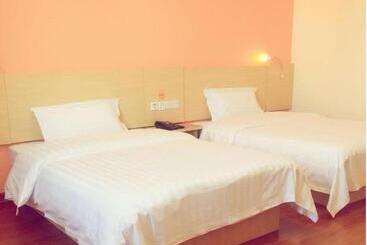 Otel 7 Days Inn Yining Xintiandi