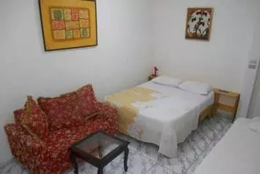 پانسیون Lucy Rooms