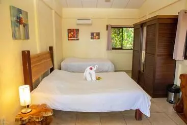 Hotelli Jungle Lodge At Wild Sun Rescue Center