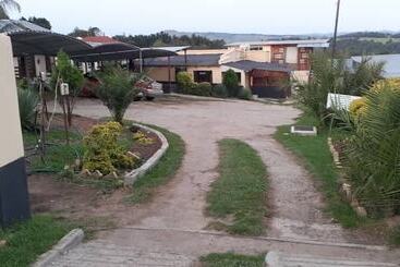 هتل Run N' Fire Garden Court