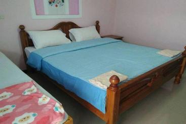 בית מלון כפרי Oyo 840 Choosri Resort