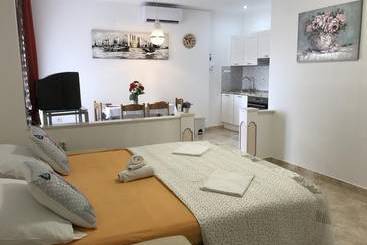 Hotel Beach Apartments With Pool