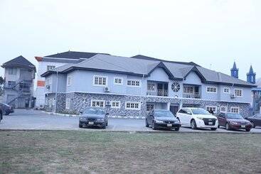 Szálloda Aliz Ambruz