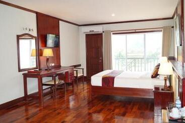 هتل Vang Vieng Consiana