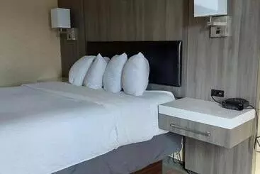 مُتل Lavissh Inn & Suites