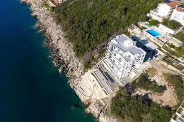 Dollaku Apartments