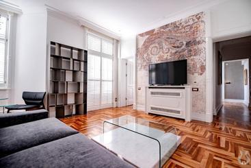 Orpheus Apartments & Rooms