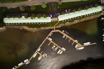 فندق Yachtsman Lodge & Marina