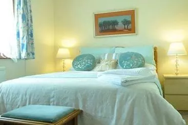 فندق Caledonian House