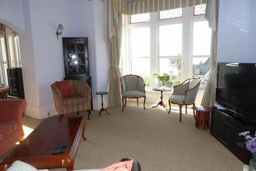 Отель The Towers