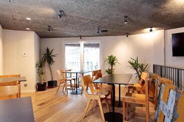 הוסטל Maverick Central Market