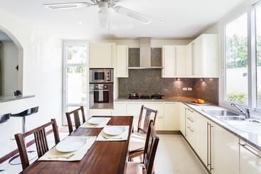 Apartaments turístics Baan Kaja Villa By Lofty