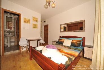 آپارتمانهای توریستها Una Apartments