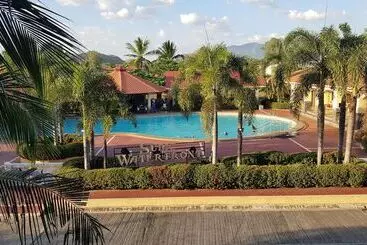 هتل Subic Waterfront Resort And