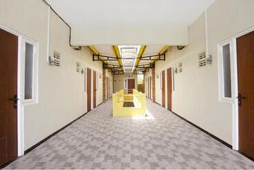 Hotel Reddoorz Near Puri Anjasmoro Area Semarang