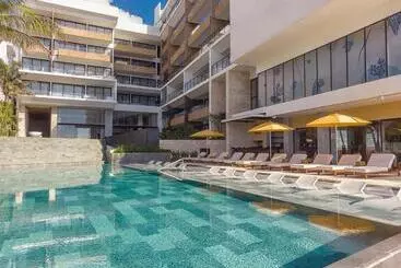 Hotelli The Fives Oceanfront