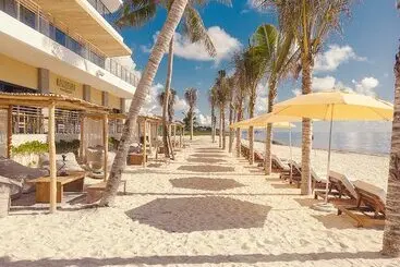 Hotelli The Fives Oceanfront
