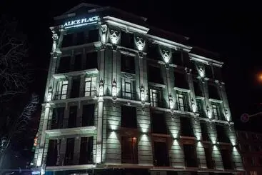 هتل Alice Place