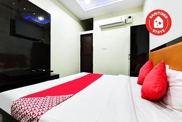 酒店 Oyo 71393 Radhika  & Restaurant