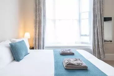 The Veteran Hotel & Bar