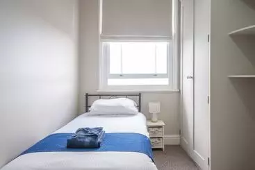 The Veteran Hotel & Bar