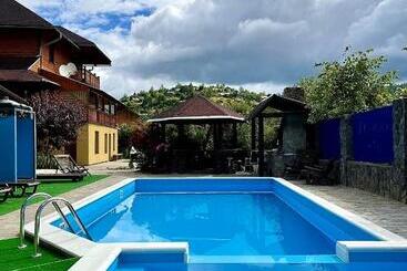 پانسیون садиба яна