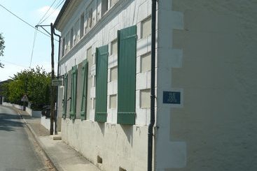 ベッドアンドブレックファースト Maison Blanc