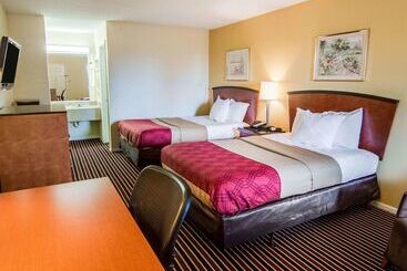 هتل Rodeway Inn & Suites Hwy 290 Nw