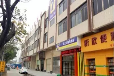 هتل 7 Days Inn Foshan University Creative Industry Park