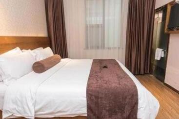 Hotel James Joyce Coffetel Yichang East Railway Station Central Bus Station