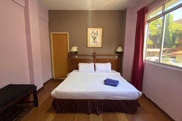 Hotel Oyo 90061 Kuhara Court Apartment Suite