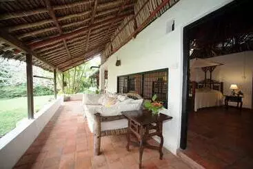 Pensió Diani House