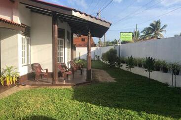 Bed and Breakfast Kanchan Beach Front Villa