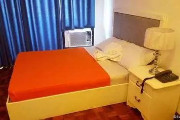 בית מלון כפרי Primetown Tower Makati