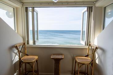 민박 Tolcarne Beach Colonial Restaurant And Rooms