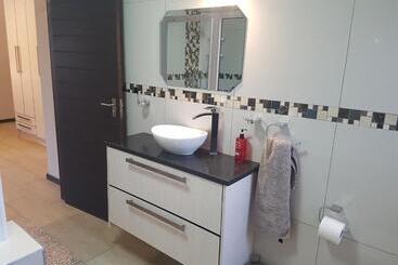 پانسیون Riekert S Self Catering Apartment