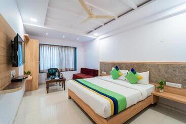 هتل Treebo Bright Plaza & Spa