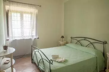 Aparthotel Casale La Fata  Tipico Toscano Immerso Nelle Colline Tra Lucca E Versilia, 6 Appartamenti Indipenden
