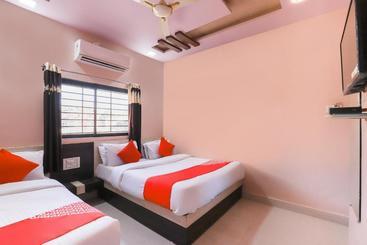 Hôtel Oyo 67047  Om Rudra