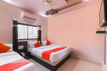 Hotel Oyo 67047  Om Rudra