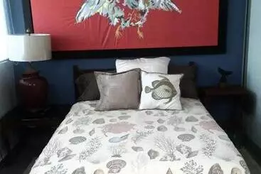 پانسیون Isla Verde By The Beach Guest House