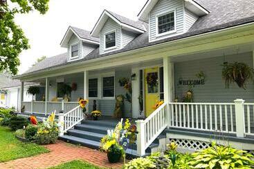 Yellow Door Bed And Breakfast