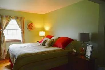 Yellow Door Bed And Breakfast