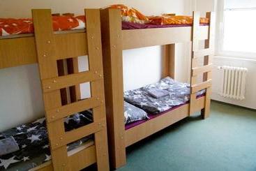 Retkeilymaja Km House černý Most